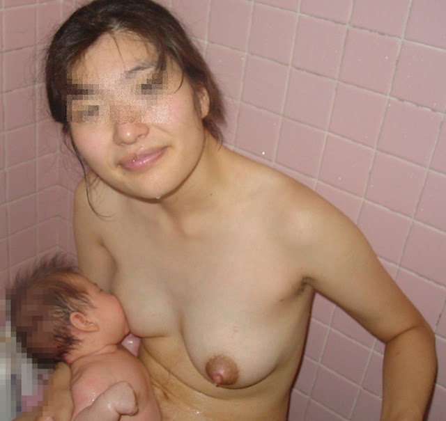 Cute nude mom