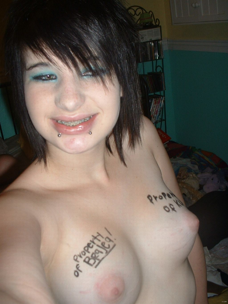 tattoo nude girls kissed